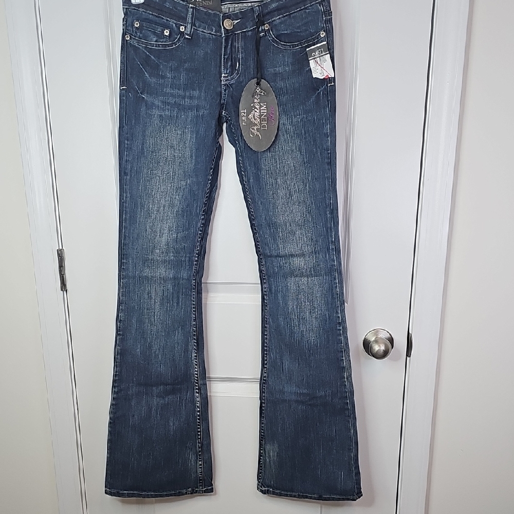 Rue21 Women's Dark Blue Flare‎ Jeans Size 1/2 Long